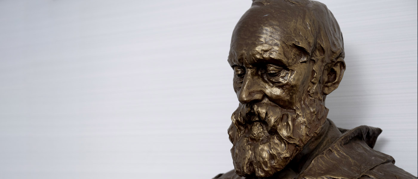 A bust of Lord Kelvin