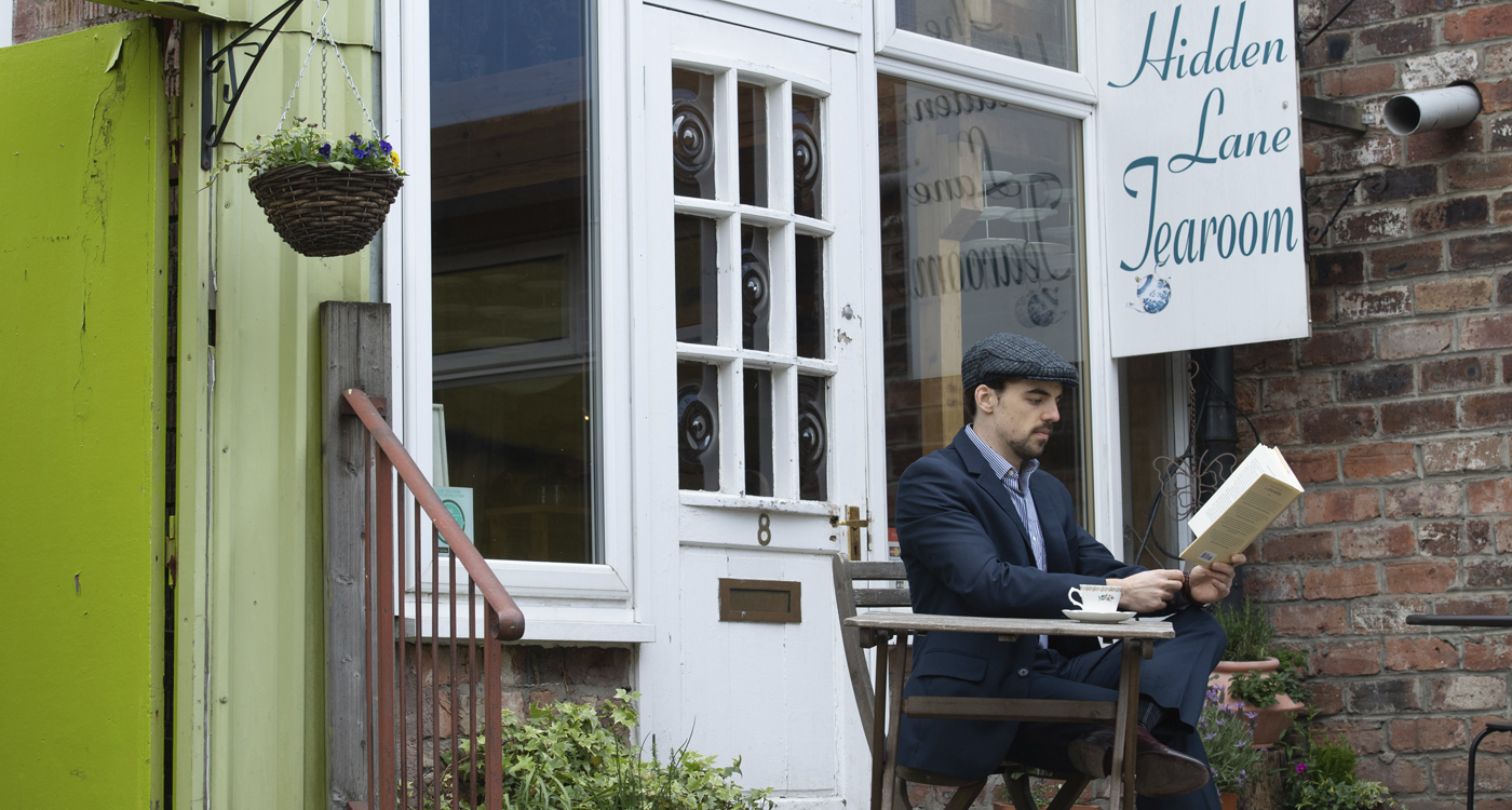 Eli Szydlo at the Hidden Lane Cafe (photo: University of Glasgow Photographic Unit)