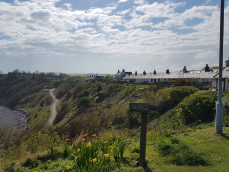 Homes at the top of cliff top above sea in Catterline. Photo credit: Dr. Karen Munro