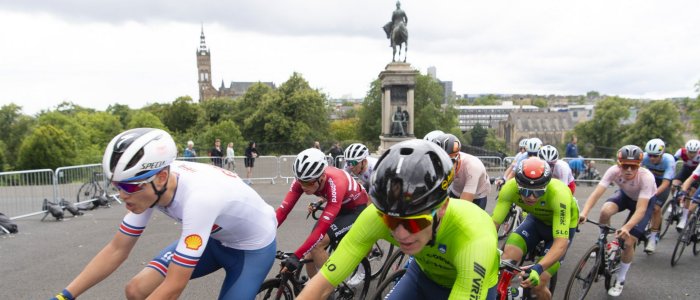 Men's junior road race in Kelvingrove Park